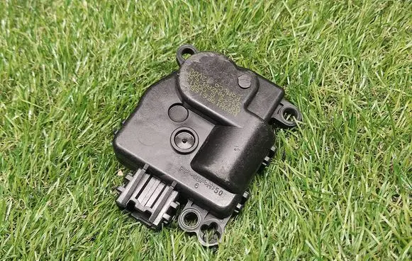 Ford Fusion II Air flap motor/actuator DG9H19E616BA