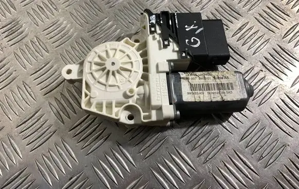 Skoda Octavia Mk2 (1Z) Rear door window regulator motor 5K0959795