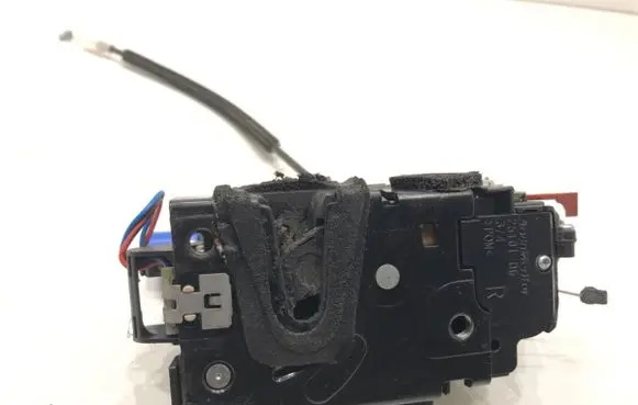 Skoda Fabia Mk1 (6Y) Rear door lock 6Y0839016A