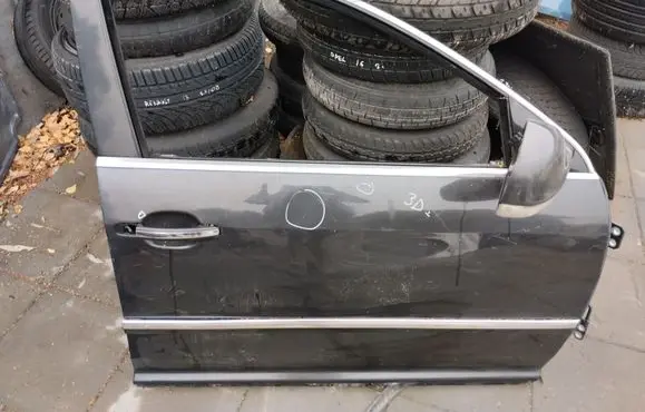 Volkswagen Phaeton Front door