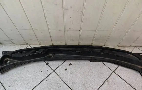 Subaru Legacy Wiper trim C120100370