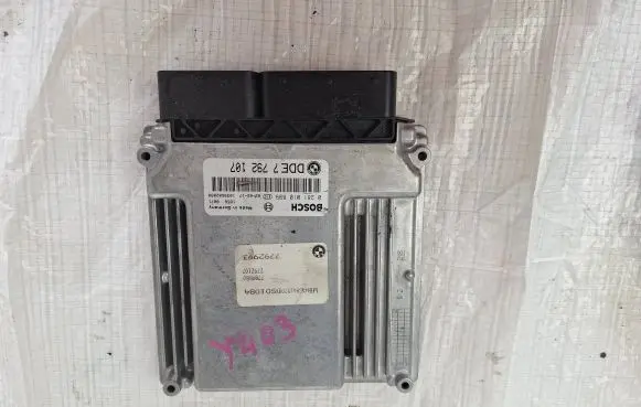 BMW 7 E65 E66 Engine control unit/module 0281010899