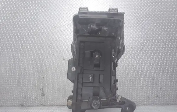Volkswagen Touran I Battery tray 1K0915333B