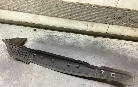 Skoda Superb B8 (3V) Fender foam support/seal 3V0821111B
