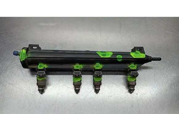 Volkswagen Golf V Fuel injector supply line/pipe 06A133317AS