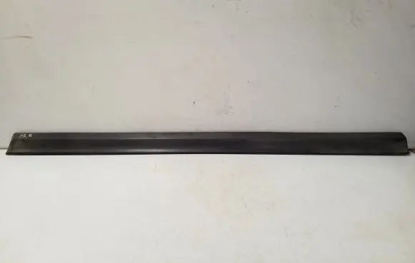Volkswagen PASSAT B4 Front door trim (molding) 3A0853516