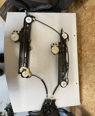 BMW 2 F44 Rear window lifting mechanism without motor 9450538