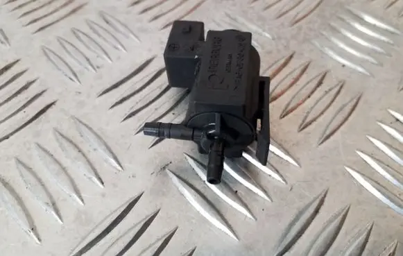 BMW 5 F10 F11 Turbo solenoid valve 7810831 70231800