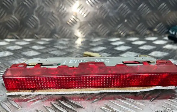 Lexus IS 220D-250-350 Third/center stoplight 71K