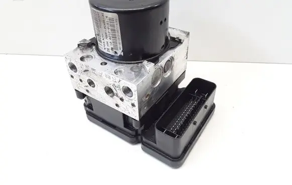 Volvo V70 ABS Pump 31261142