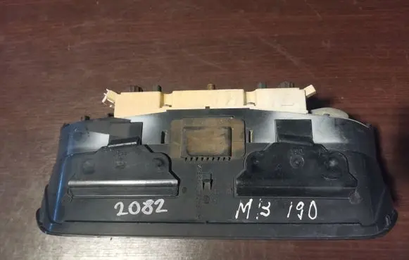 Mercedes-Benz 190 W201 Speedometer (instrument cluster) 87001169