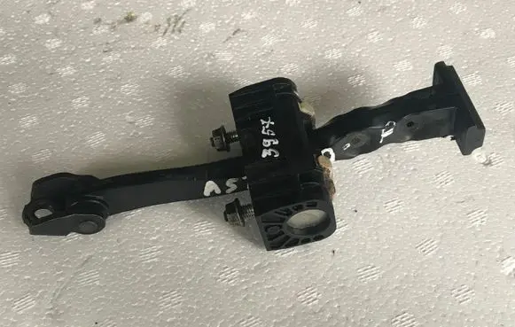 Opel Astra J Front door check strap stopper 13107175
