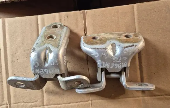 Rear door hinge set