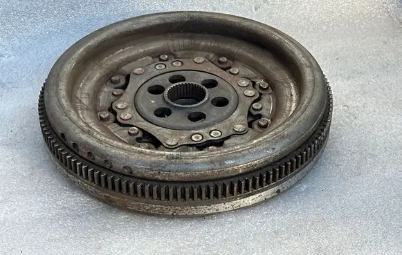 Volkswagen PASSAT B7 Dual mass flywheel 03G105266BD