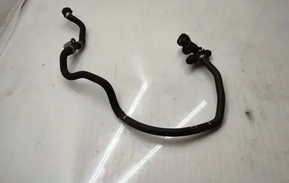 BMW 5 F10 F11 Engine coolant pipe/hose 8513834 8514220