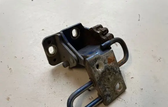 Volkswagen PASSAT B5 Front door upper hinge