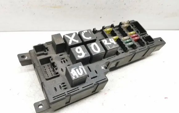 Volvo XC90 Fuse module 518823108 30728008DIEP2X