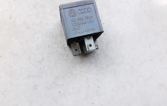 Volkswagen Golf III Other relay 1j0906381a v23134-b62-x396