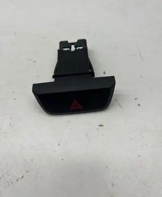 Isuzu D-Max Hazard light switch M31541