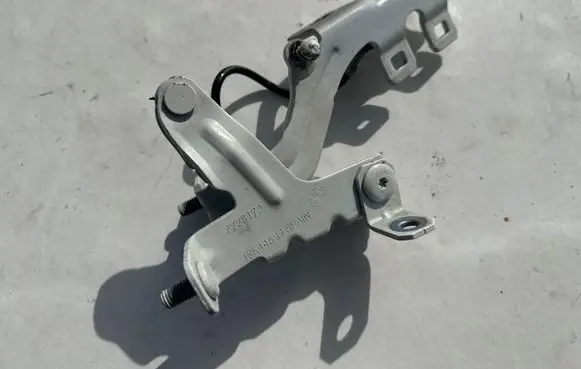 BMW 6 F12 F13 Tailgate/trunk/boot hinge 7228173