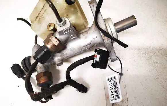 Mercedes-Benz C W203 Master brake cylinder