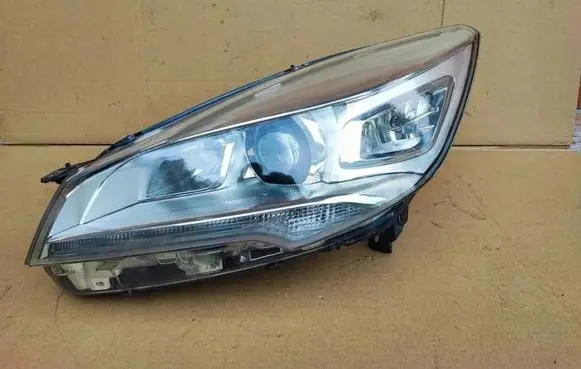 Ford Kuga II Headlight/headlamp CV4413D155BG