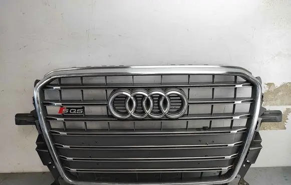 Audi Q5 SQ5 8R Front bumper upper radiator grill 8R0853651
