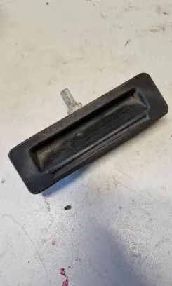 Tailgate opening switch