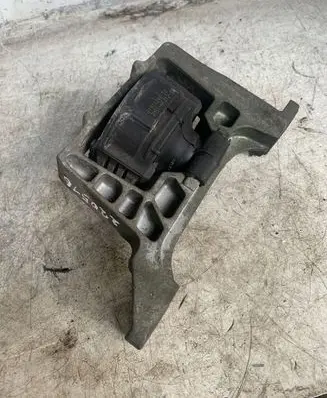 Volvo V50 Engine mount bracket 326b21