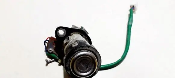 Mazda 626 Tailgate exterior lock 0633ra1 c8eg41u