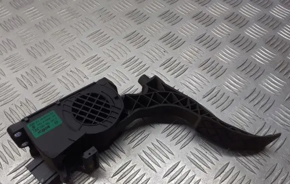 Volkswagen Polo IV 9N3 Accelerator throttle pedal 6Q1721503