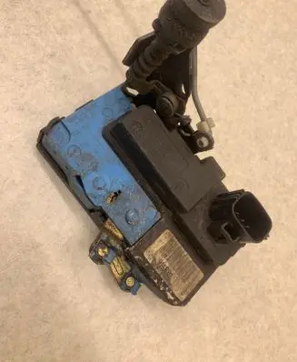 Volvo V70 Front door lock 9141701