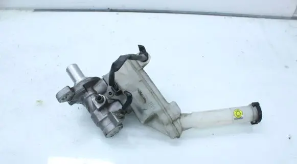 Nissan Juke I F15 Master brake cylinder