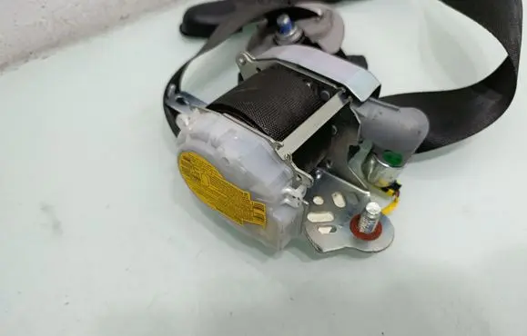 Hyundai i40 Front seatbelt 888103Z000RY