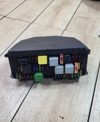 Mercedes-Benz C W204 SAM control unit A2129005812 A2129025405 A2129015104
