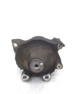 Honda CR-V Engine mount bracket