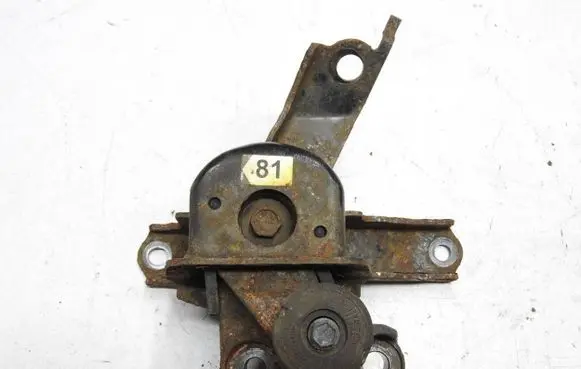 Toyota Urban Cruiser (XP110) Engine mounting bracket