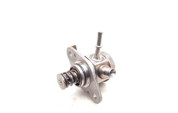Citroen DS3 Fuel injection high pressure pump 9841157780