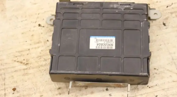 Mitsubishi Pajero Engine control unit/module MR593604