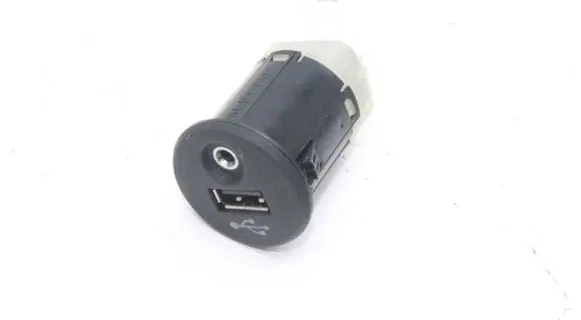 Nissan Juke I F15 AUX in-socket connector 