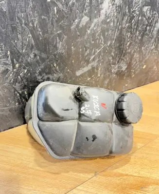 Mercedes-Benz E W211 Coolant expansion tank/reservoir 2115000049
