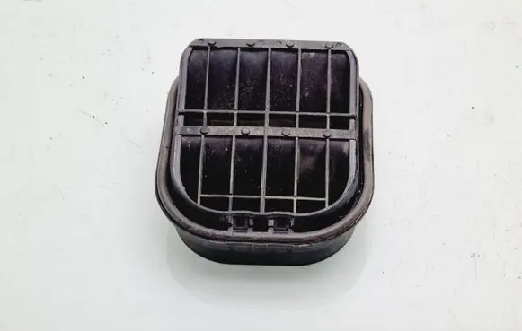 Fiat Fiorino Quarter panel pressure vent 