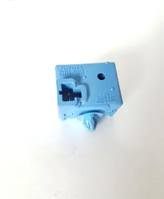 Toyota Prius (XW50) Alarm relay 8665250010