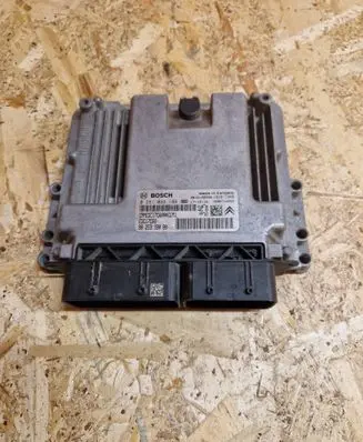 Peugeot 3008 II Engine control unit/module 9825318080 9810158580 0281034188
