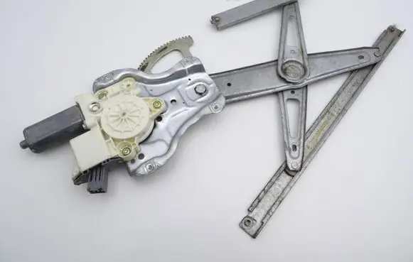 Toyota Avensis T250 Front door window regulator with motor 6981005050 992046100