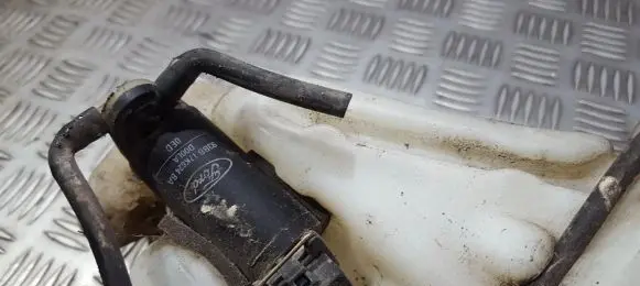 Ford Focus Windscreen/windshield washer pump 93bb17k624ba