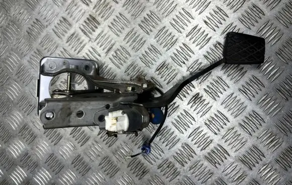 Lexus IS 220D-250-350 Brake pedal 