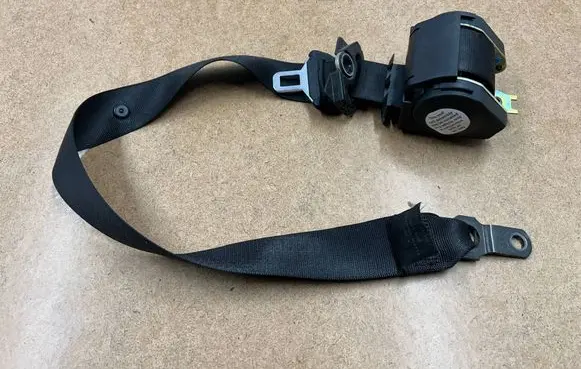 BMW 3 E46 Front seatbelt 72118207956 8207956 566243400