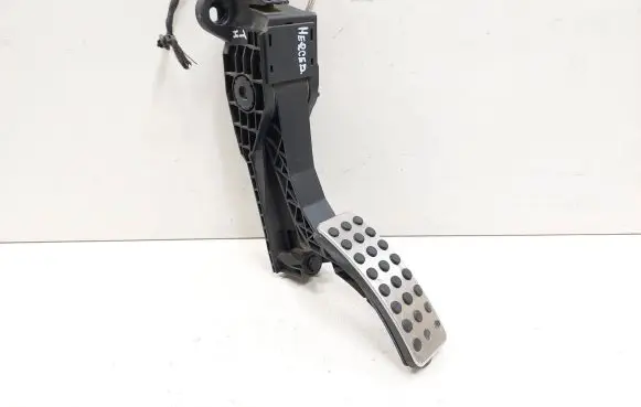 Mercedes-Benz R W251 Accelerator throttle pedal A1643000104 160905 ZGS005