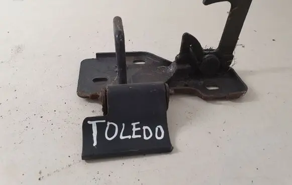 Seat Toledo III (5P) Engine bonnet/hood lock/latch loop/hook 5P0823480